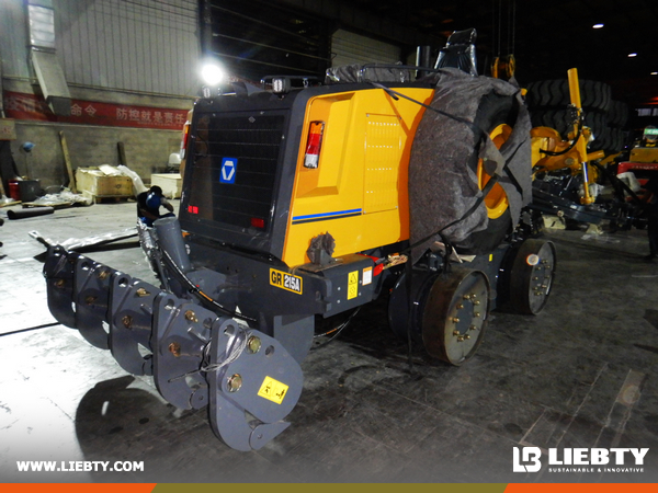 On June 10th,LIEBTY exported 1 unit GR215A motor grader to Romania.