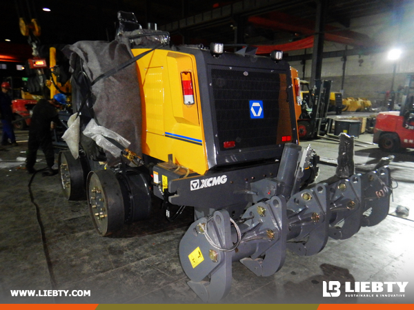 On June 10th,LIEBTY exported 1 unit GR215A motor grader to Romania.