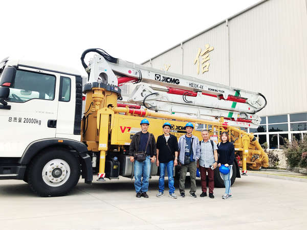 Malaysia Clients Visited LIEBTY Office and XCMG Factory