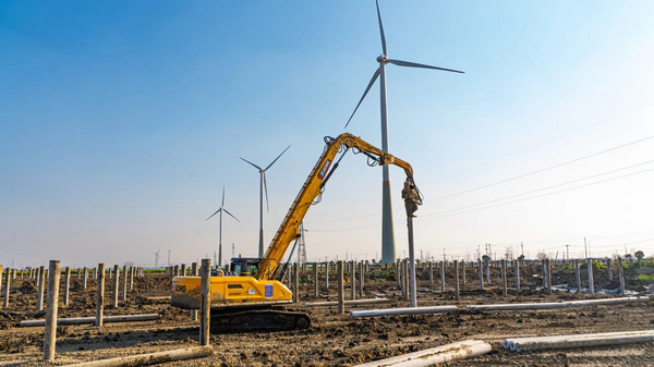 XCMG Pile Driver Refreshes Photovoltaic Construction Speed