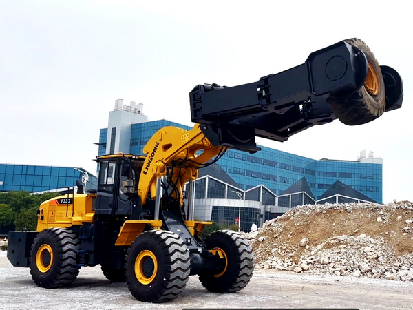 LIUGONG Launches Heavy-Duty Tire Handler