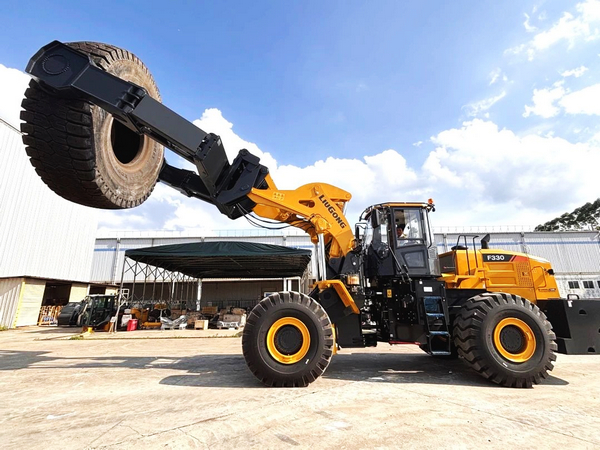 LIUGONG Launches Heavy-Duty Tire Handler