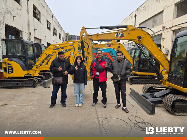 Malaysia Clients Visited CATERPILLAR Factory