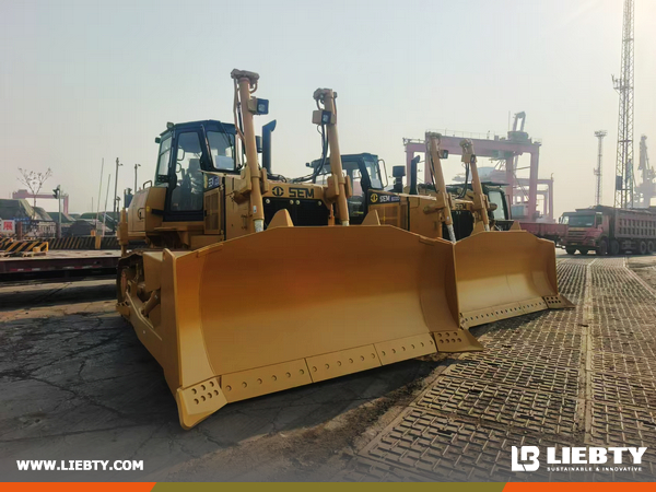 On January 11, 2025, LIEBTY successfully delivered two SEM822D bulldozers to Guatemala.