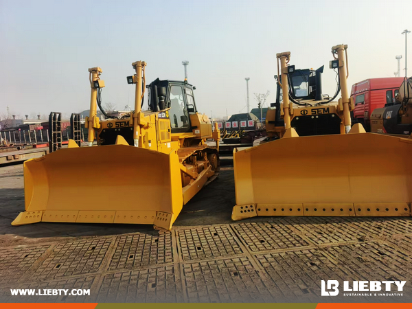 On January 11, 2025, LIEBTY successfully delivered two SEM822D bulldozers to Guatemala.
