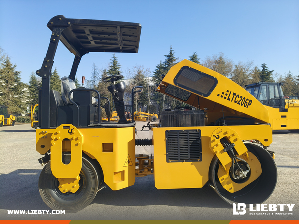 Guyana - 1 Unit LUTONG LTC206P Road Roller