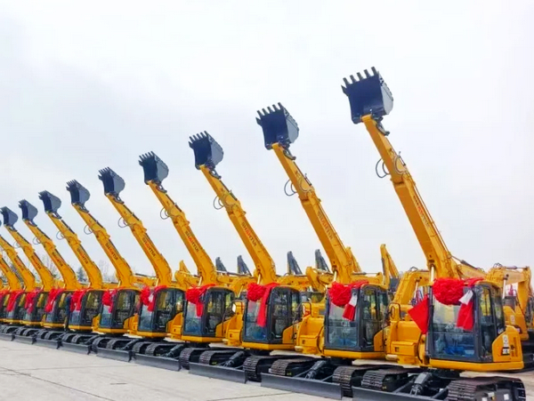 SHANTUI Equipment Batch Delivery Supports Forestry Construction
