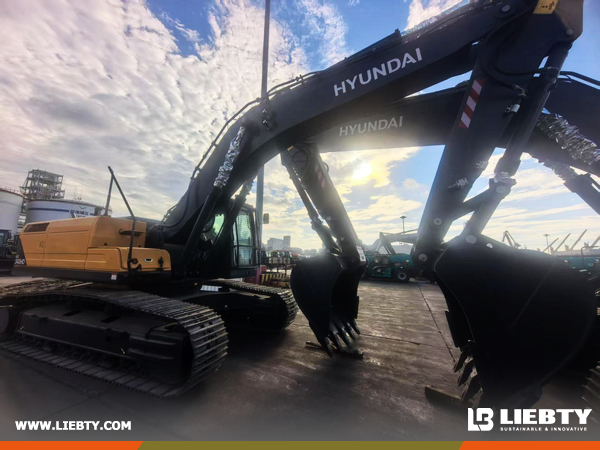 Algeria - 1 Unit HYUNDAI HX340HD Crawler Excavator 