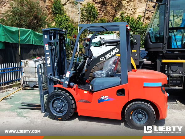 Guatemala - 1 Unit XCMG XC938 Wheel Loader & 1 HELI CPCD35 Diesel Forklift