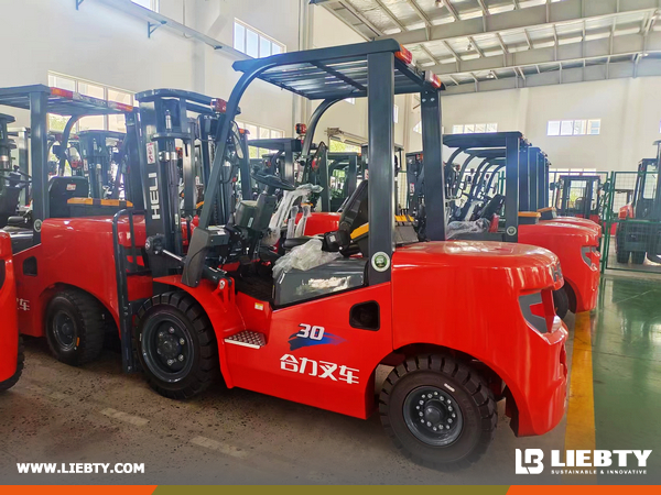 Panama - 1 Unit HELI CPCD30 & 1 CPCD100 Forklift